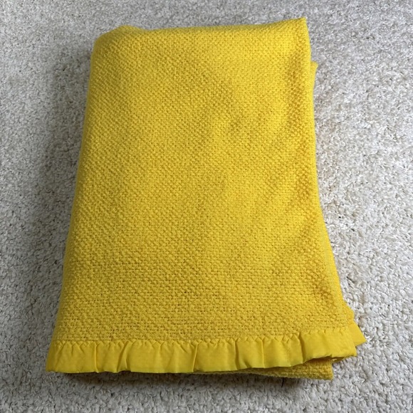Vintage JC Penney Fashion Manor Yellow‎ Blanket Satin Trim  64" X 84" - Picture 1 of 5
